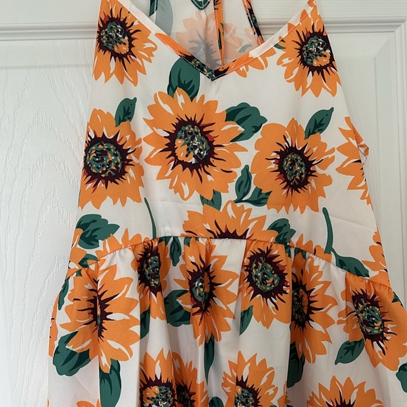 🌻SHEIN Like New Sunflower Flowy Tank Top🌻 - Picture 5 of 8
